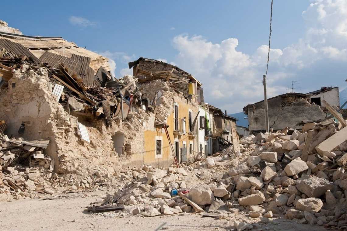 Cutremur Turcia: mii de clădiri dăr&acirc;mate, sute de persoane ucise și mii de răniți!