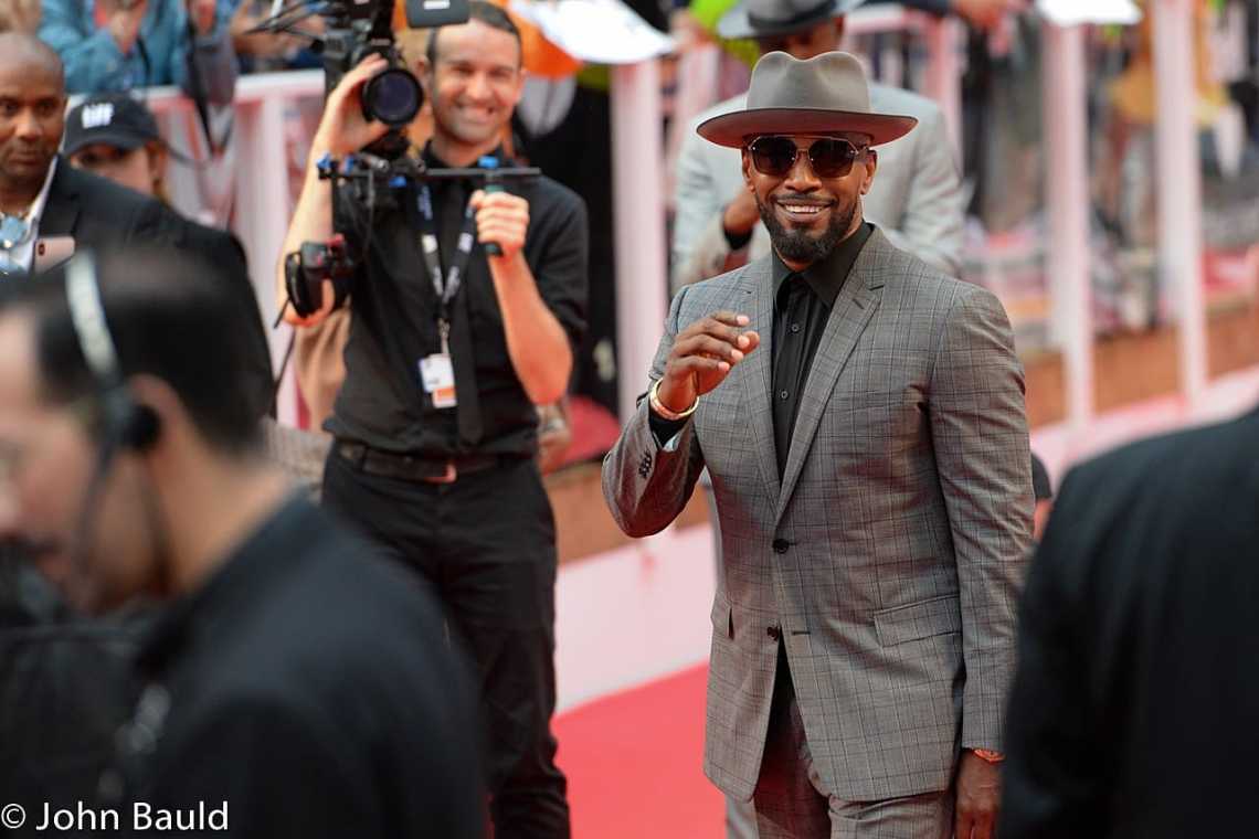 ȘOCANT: Jamie Foxx a rămas „paralizat și orb” de la un „cheag de sânge în creier” după ce a primit vaccinul împotriva COVID